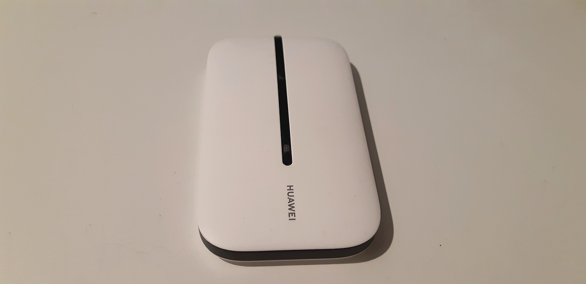 Immagine pubblicata in relazione al seguente contenuto: Unboxing e considerazioni sul router Huawei 4G Mobile WiFi (E5576-320) | Nome immagine: news31539_Unboxing-Huawei-4G-Mobile-WiFi-Router-E5576-320_3.png