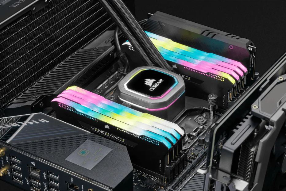 Immagine pubblicata in relazione al seguente contenuto: CORSAIR lancia i memory kit DDR4 VENGEANCE RGB PRO SL per build Intel e AMD | Nome immagine: news31595_CORSAIR-VENGEANCE-RGB-PRO-SL_2.jpg