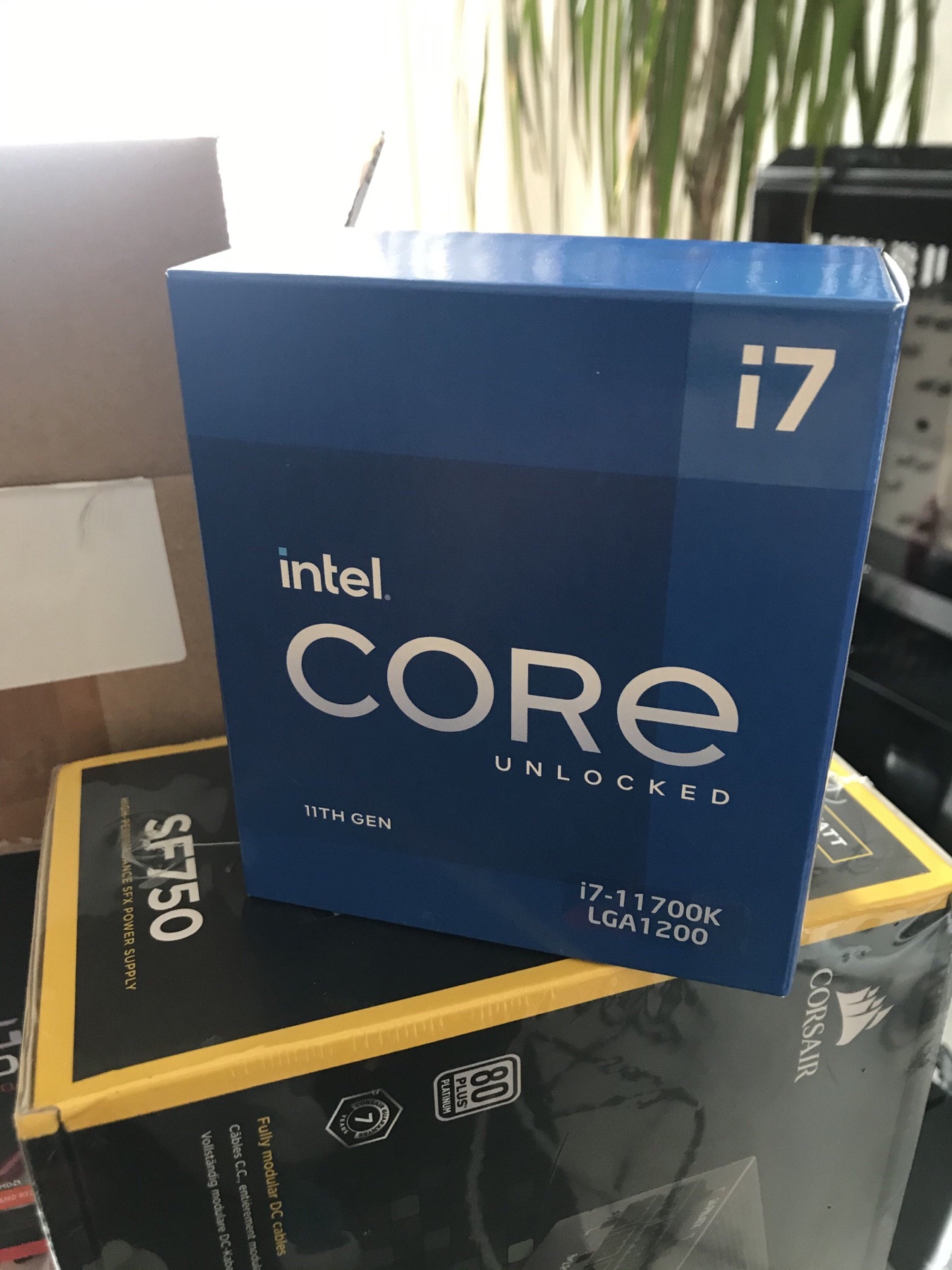 Immagine pubblicata in relazione al seguente contenuto: Foto e test con Cinebench R20 di una CPU Intel Rocket Lake-S Core i7-11700K | Nome immagine: news31746_Intel-Core-i7-11700K_1.jpg