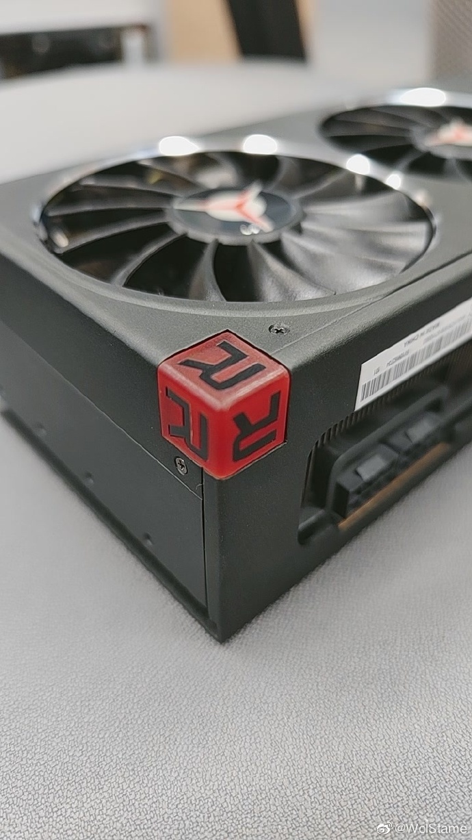 Immagine pubblicata in relazione al seguente contenuto: Foto della Radeon RX 6900 XT LEGION di Lenovo, una esclusiva per i PC LEGION | Nome immagine: news31921_Lenovo-Radeon-RX-6900-XT-LEGION_2.jpg