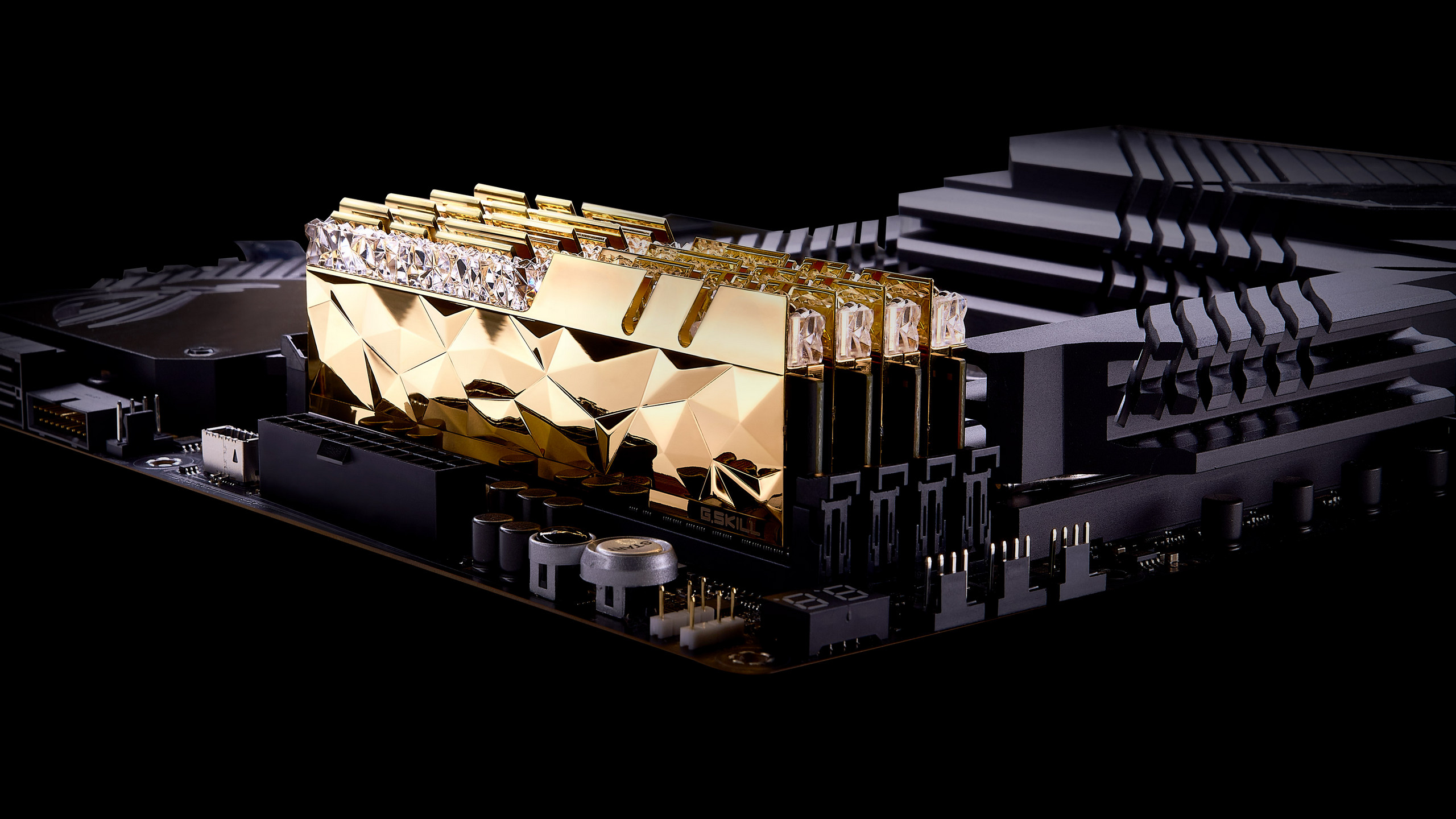 Media asset in full size related to 3dfxzone.it news item entitled as follows: G.SKILL annuncia moduli DDR4 Trident Z Royal Elite con frequenza fino a 5333MHz | Image Name: news31950_G-SKILL-Trident-Z-Royal-Elite_2.jpg