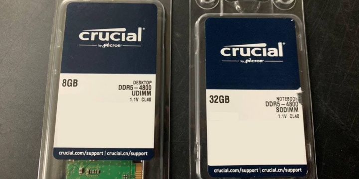Immagine pubblicata in relazione al seguente contenuto: Foto di moduli RAM DDR5 Crucial a 4800MHz con CL40 per desktop e notebook | Nome immagine: news32005_Crucial-DDR5_3.jpg