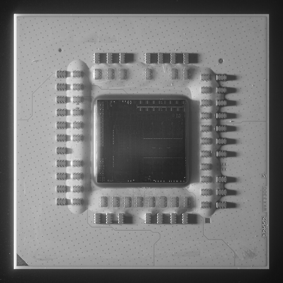 Immagine pubblicata in relazione al seguente contenuto: Foto in alta risoluzione del die della APU AMD Ryzen 5 5600G dopo il delidding | Nome immagine: news32360_AMD-Ryzen-5-5600G_2.JPG
