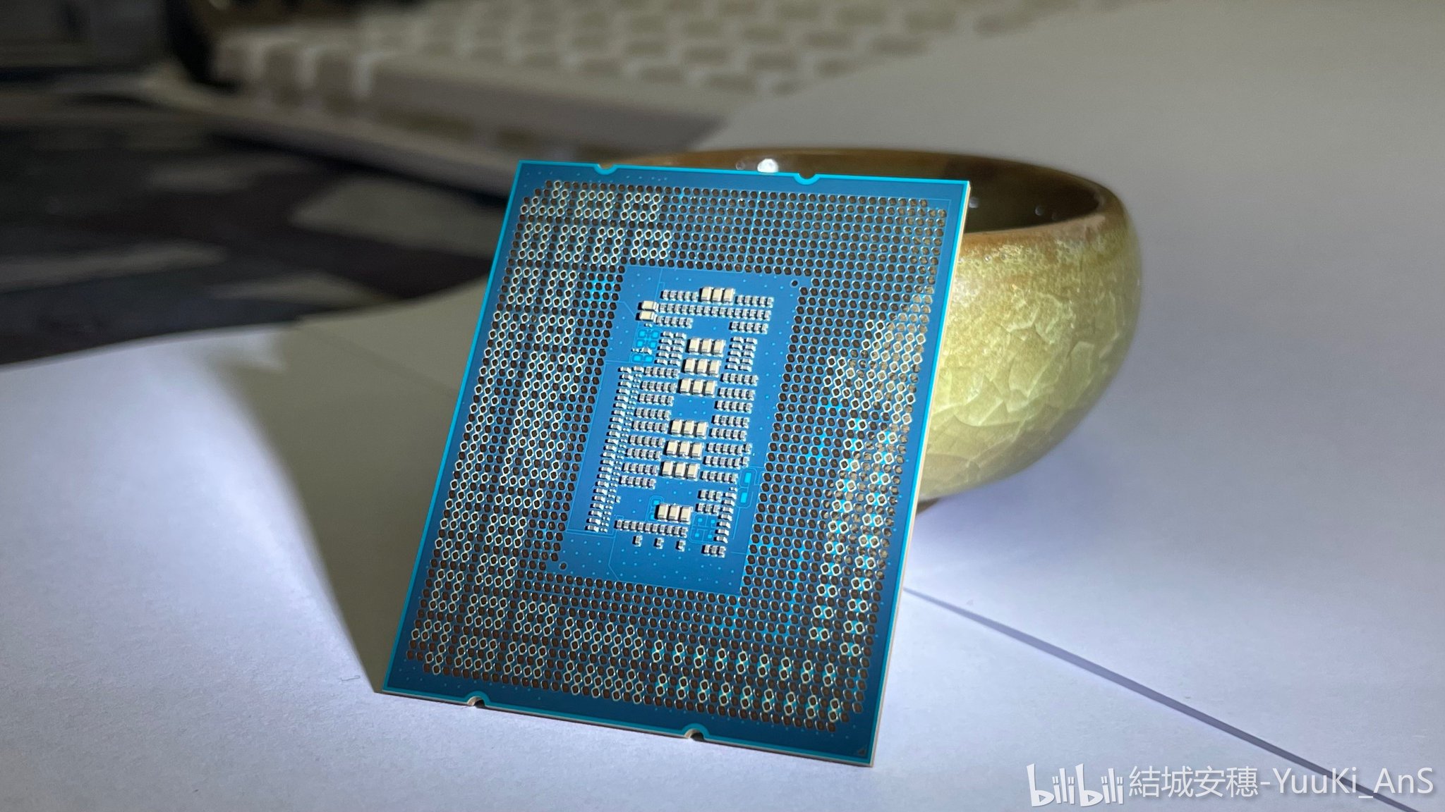 Immagine pubblicata in relazione al seguente contenuto: On line le foto di un sample della CPU flag-ship Core i9-12900K di Intel | Nome immagine: news32532_Foto-sample-engineering-Core-i9-12900K_2.jpg