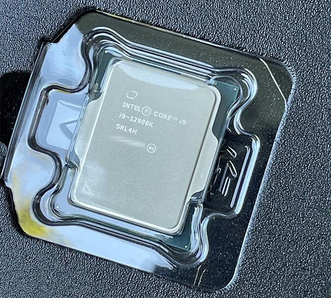 Immagine pubblicata in relazione al seguente contenuto: Uno store U.S. rivela i prezzi delle CPU Intel Core i9-12900K e Core i7-12700? | Nome immagine: news32607_Intel-Core-i7-12700K-and-Core-i9-12900K-Prices_3.jpg