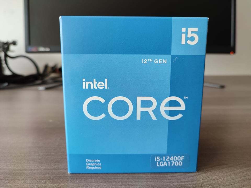 Immagine pubblicata in relazione al seguente contenuto: Foto e specifiche con CPU-Z del processore Core i5-12400F prima del suo annuncio | Nome immagine: news32796_Intel-Core-i5-12400F_1.jpg