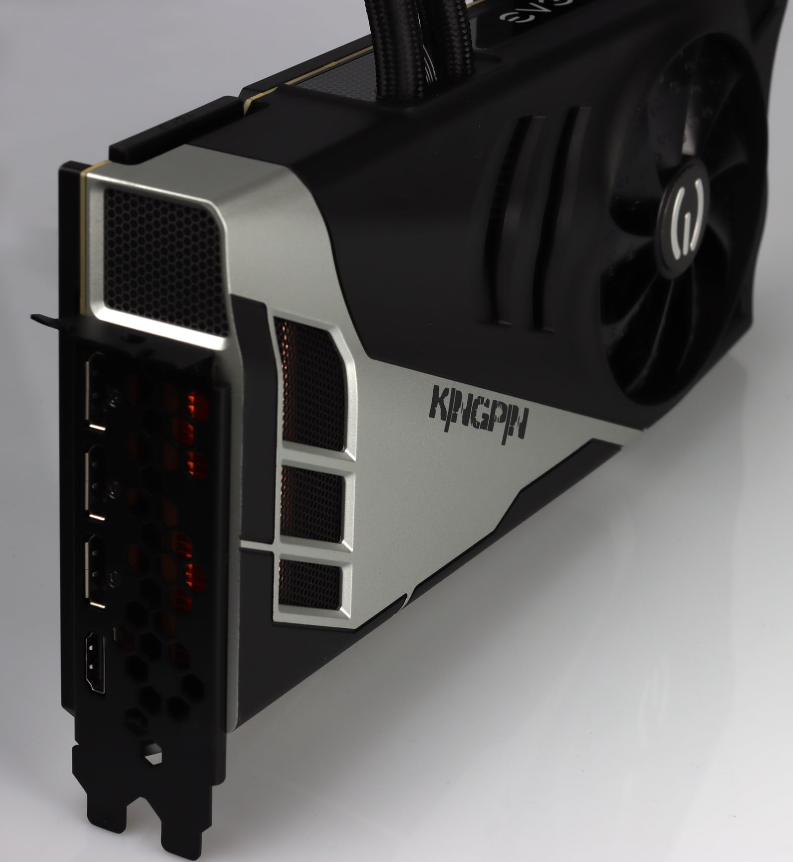 Immagine pubblicata in relazione al seguente contenuto: Foto e video teaser della video card EVGA GeForce RTX 3090 Ti KINGPIN | Nome immagine: news32939_GeForce-RTX-3090-Ti-KINGPIN_2.jpg