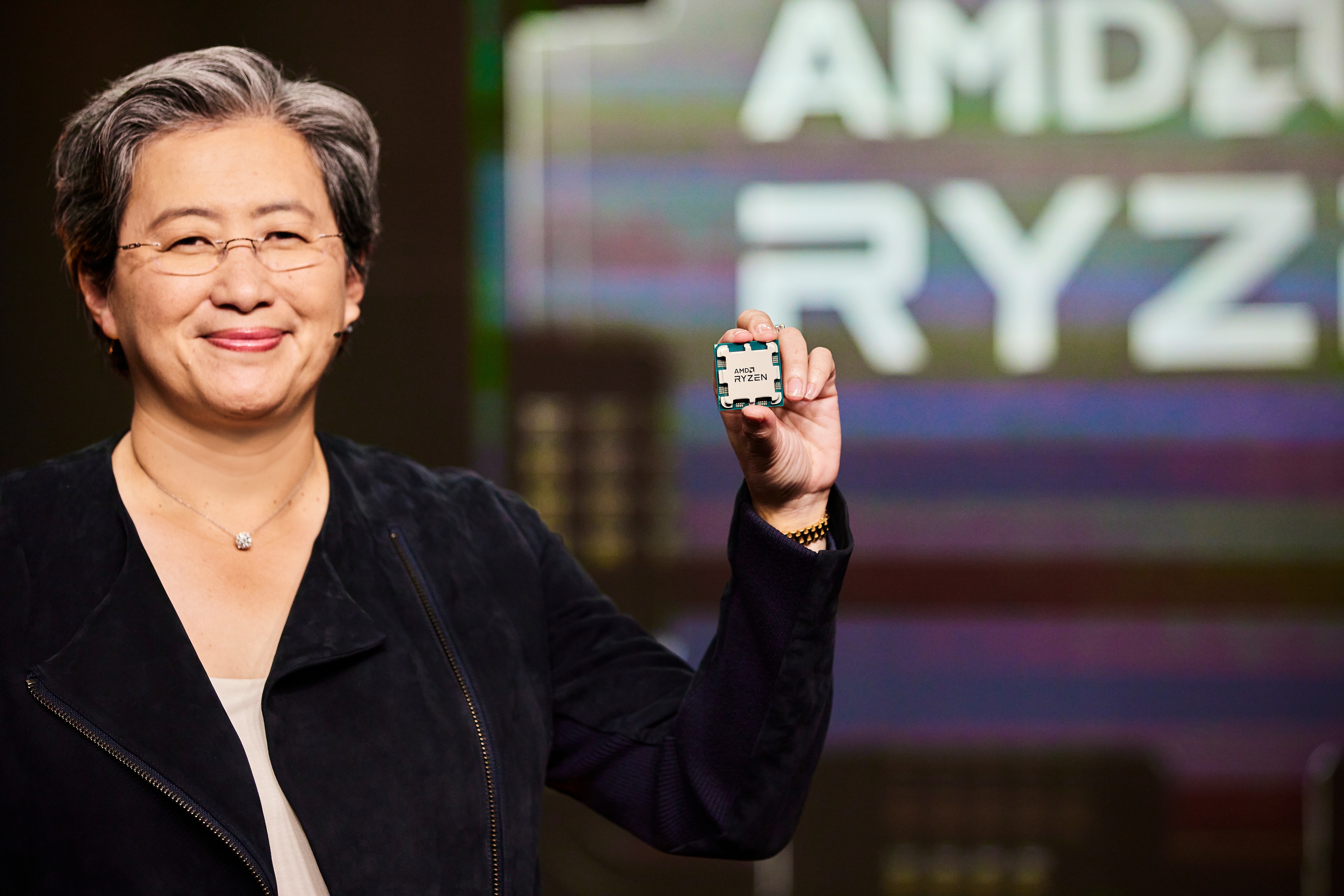 Media asset in full size related to 3dfxzone.it news item entitled as follows: AMD conferma il lancio delle CPU Zen 4 per desktop e le GPU RDNA 3 nel 2022 | Image Name: news32973_AMD-Ryzen-Radeon_5.jpg