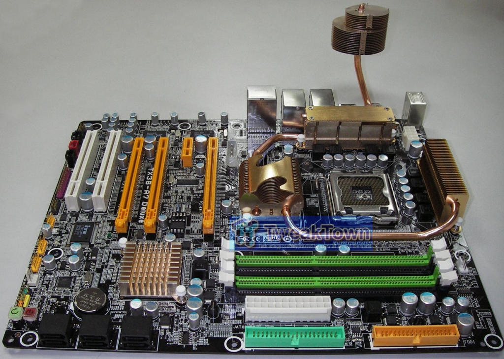Immagine pubblicata in relazione al seguente contenuto: Foto e info sulla motherboard TX38-A7 Deluxe di Biostar | Nome immagine: news5621_2.jpg
