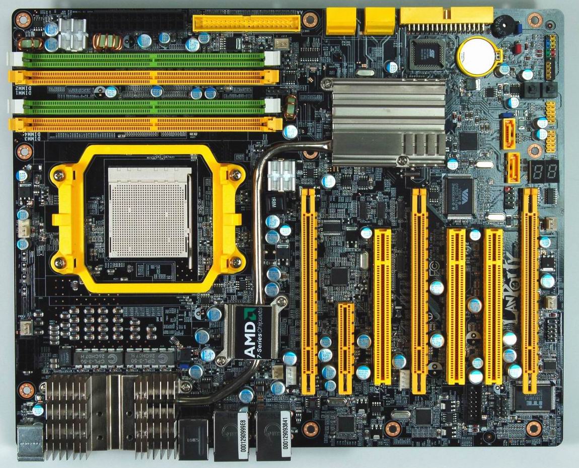 Immagine pubblicata in relazione al seguente contenuto: Foto e info sulla mobo DFI-LP UT 790FX-M2R (Lan Party) | Nome immagine: news5943_1.jpg