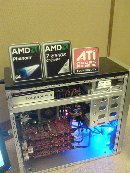 Media asset in full size related to 3dfxzone.it news item entitled as follows: AMD Phenom, RD790 e Radeon HD 3850 in Quad Crossfire | Image Name: news6102_3.jpg