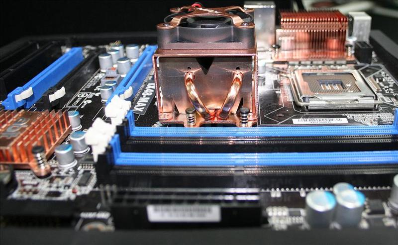 Immagine pubblicata in relazione al seguente contenuto: Foto e info della mobo IX48-MAX di Abit per le cpu Intel | Nome immagine: news6168_2.jpg