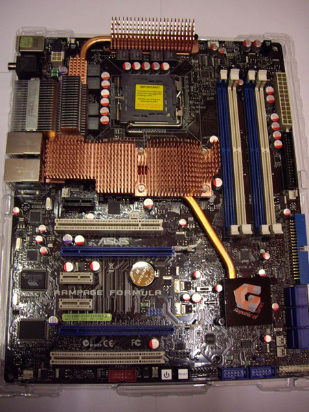 Media asset in full size related to 3dfxzone.it news item entitled as follows: Foto e specifiche della mobo ASUS Rampage Formula R.O.G | Image Name: news6378_1.jpg