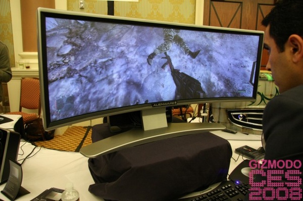 Immagine pubblicata in relazione al seguente contenuto: CES 2008: Alienware sorprende i gamer con un monitor curvo | Nome immagine: news6517_1.jpg