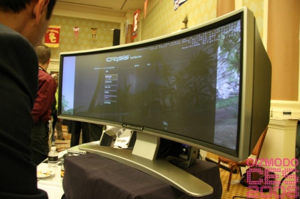 Immagine pubblicata in relazione al seguente contenuto: CES 2008: Alienware sorprende i gamer con un monitor curvo | Nome immagine: news6517_2.jpg