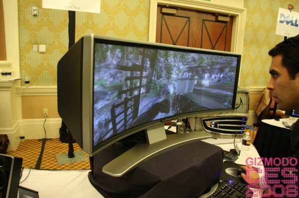Immagine pubblicata in relazione al seguente contenuto: CES 2008: Alienware sorprende i gamer con un monitor curvo | Nome immagine: news6517_3.jpg