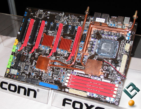 Media asset in full size related to 3dfxzone.it news item entitled as follows: CES 2008: Foxconn mostra una mobo Quad CrossFire Ready | Image Name: news6529_3.jpg