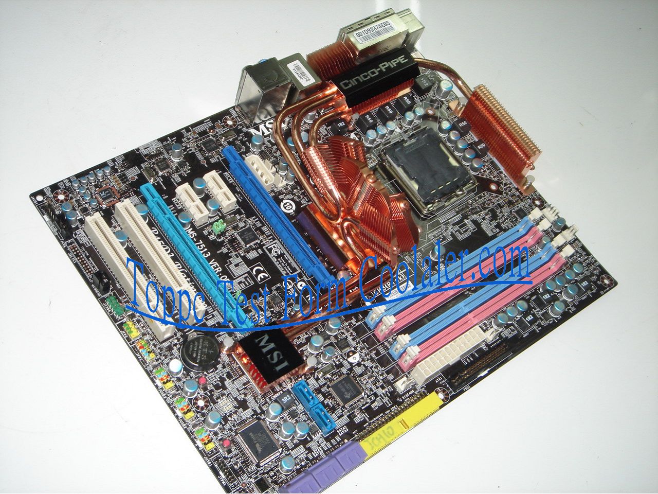 Media asset in full size related to 3dfxzone.it news item entitled as follows: Un cooler con 5 heatpipe per la mobo P45D3 Platinum di MSI | Image Name: news7088_1.jpg