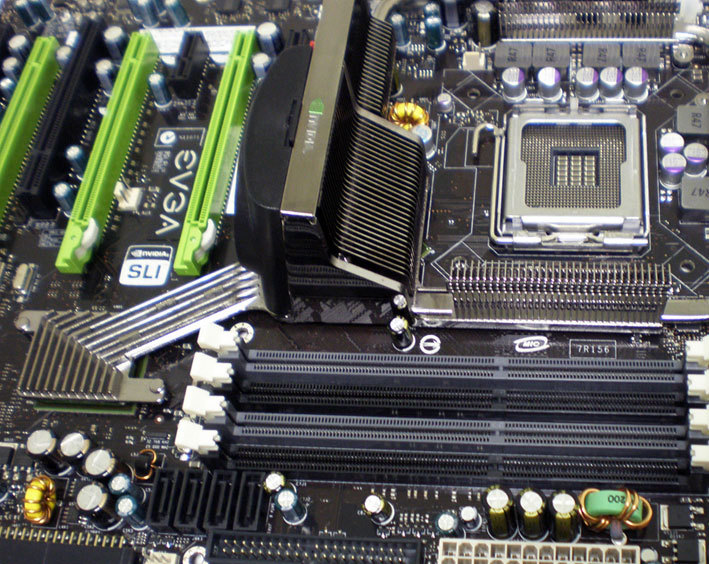 Immagine pubblicata in relazione al seguente contenuto: EVGA lancia la motherboard nForce 790i Ultra SLI | Nome immagine: news7102_2.jpg