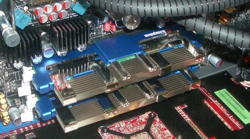 Immagine pubblicata in relazione al seguente contenuto: Kingston mostra RAM con heat-pipe per il sistema Intel Skulltrail | Nome immagine: news7241_1.jpg