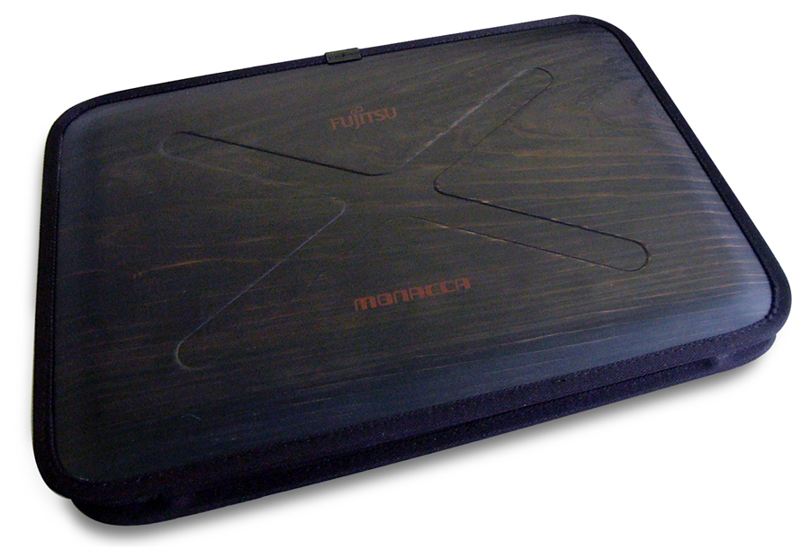 Immagine pubblicata in relazione al seguente contenuto: Fujitsu mostra il notebook FMV-Biblo NX95Y con case in legno | Nome immagine: news7277_2.jpg