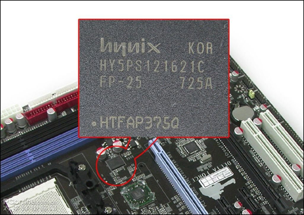 Immagine pubblicata in relazione al seguente contenuto: Prime foto di una motherboard basata sul chip-set AMD 790GX | Nome immagine: news7324_2.jpg