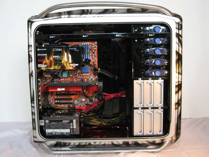 Media asset in full size related to 3dfxzone.it news item entitled as follows: Diamond presenta il Gaming PC Broodling basato su AMD Spider | Image Name: news7645_6.jpg