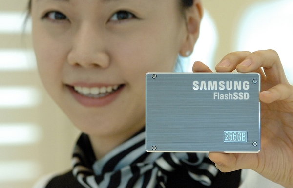 Immagine pubblicata in relazione al seguente contenuto: Samsung: pronto il primo drive SSD da 2.5-inch e 256Gb SATA II | Nome immagine: news7655_2.jpg