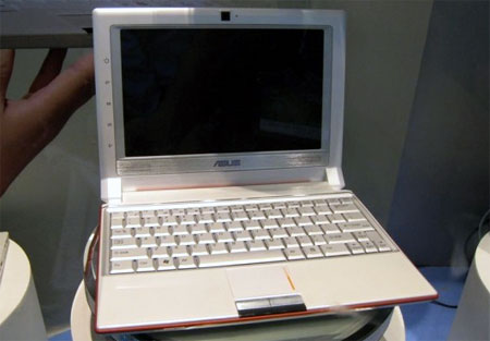 Immagine pubblicata in relazione al seguente contenuto: Eee PC 901, in attesa del lancio ufficiale disponibili foto e test | Nome immagine: news7692_1.jpg