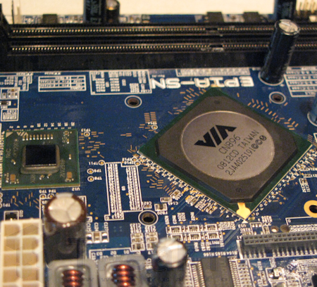 Immagine pubblicata in relazione al seguente contenuto: VIA mostra l'esecuzione di Crysis su un sistema con cpu Nano | Nome immagine: news7746_2.png