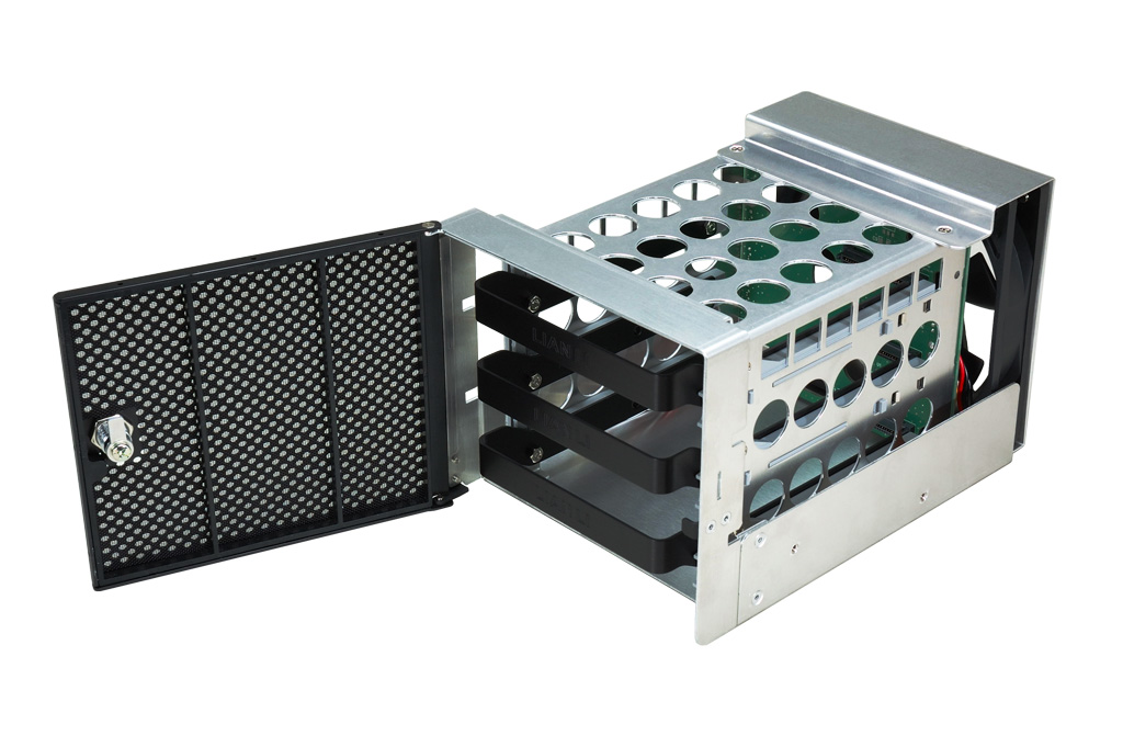 Immagine pubblicata in relazione al seguente contenuto: Lian-Li presenta il nuovo kit rack mount per dischi fissi EX-H33 | Nome immagine: news7942_1.jpg