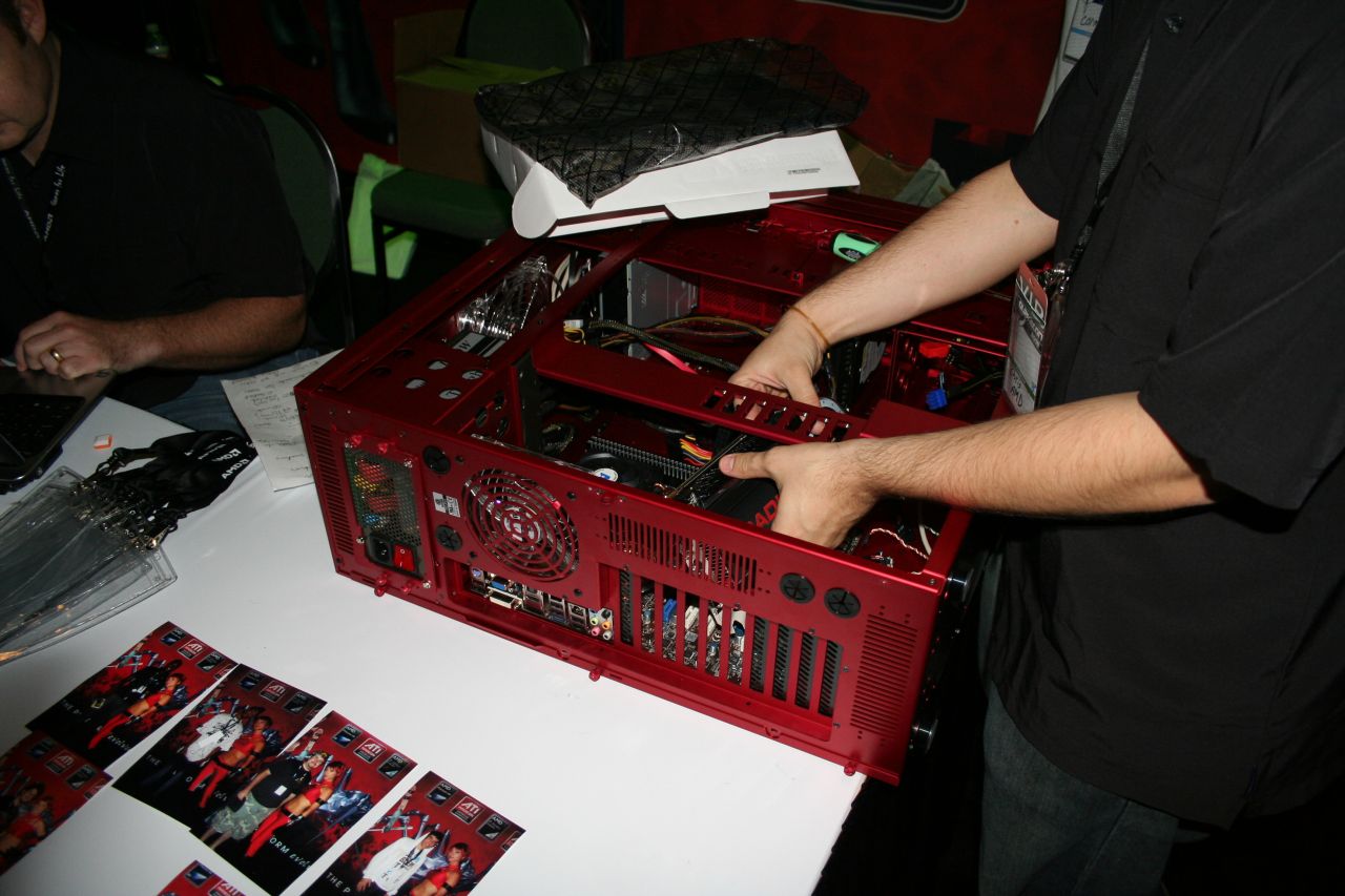 Immagine pubblicata in relazione al seguente contenuto: QuakeCon 2008, la ATI Radeon HD 4870 X2 fa la sua comparsa | Nome immagine: news8218_2.jpg
