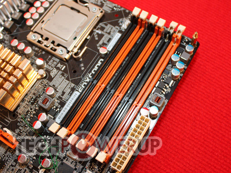 Immagine pubblicata in relazione al seguente contenuto: Foto della mobo Renaissance di Foxconn per cpu Intel Core i7 | Nome immagine: news8381_4.jpg