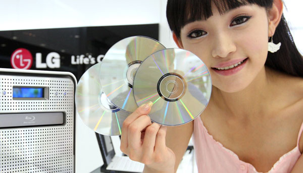 Immagine pubblicata in relazione al seguente contenuto: LG presenta il NAS N4B1 dotato di masterizzatore di Blu-ray | Nome immagine: news8383_1.jpg