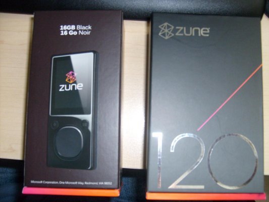 Immagine pubblicata in relazione al seguente contenuto: Le foto del player Microsoft Zune in versione da 16GB e 120GB | Nome immagine: news8441_1.jpg