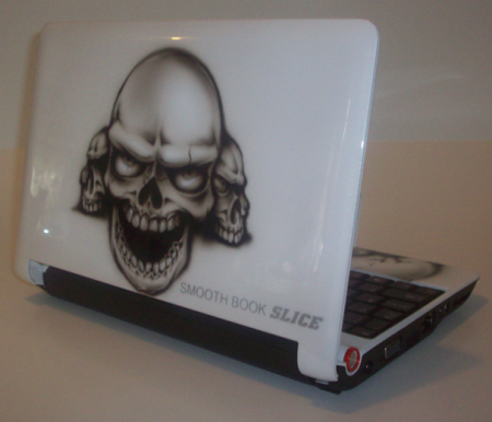 Immagine pubblicata in relazione al seguente contenuto: Smoothcreations lancia il netbook Wedge decorato a mano | Nome immagine: news8622_2.png