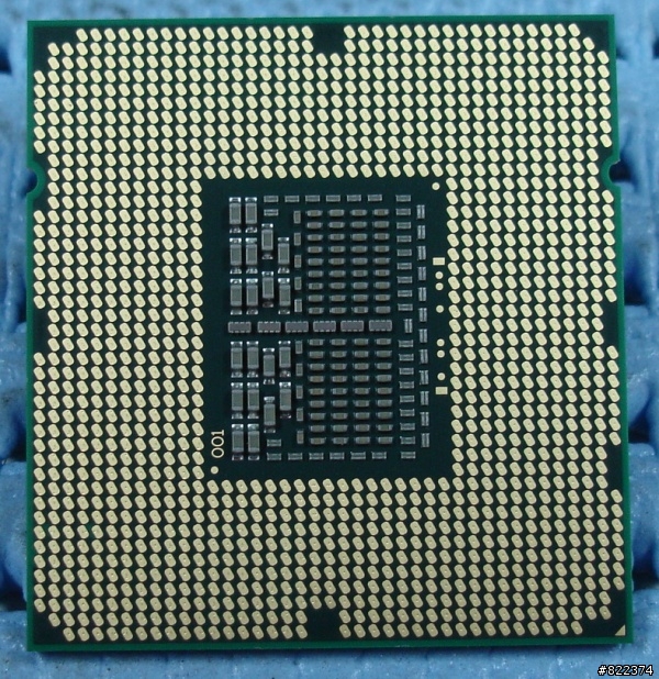 Immagine pubblicata in relazione al seguente contenuto: Foto della cpu Intel Core i7 965 Extreme Edition e del suo cooler | Nome immagine: news8635_2.jpg
