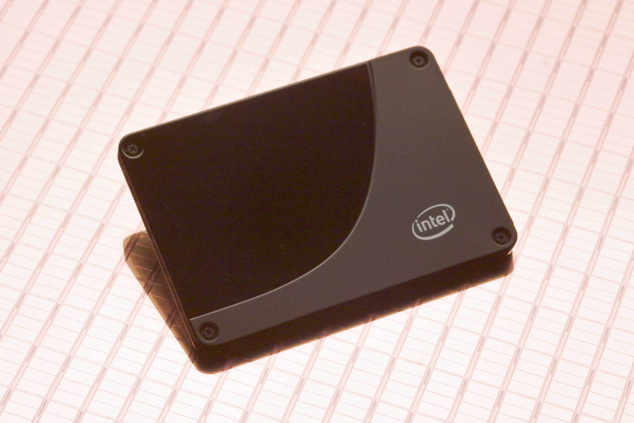 Immagine pubblicata in relazione al seguente contenuto: Intel annuncia i drive a stato solido X-25E Extreme SATA | Nome immagine: news8810_1.jpg