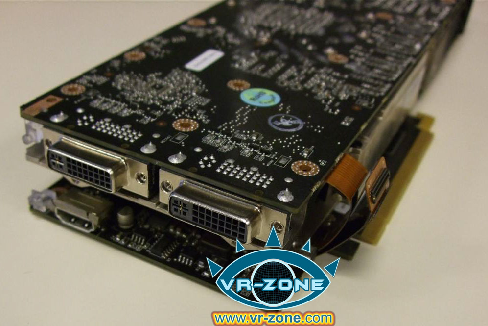 Immagine pubblicata in relazione al seguente contenuto: Prima foto della card dual-gpu GeForce GTX 295 di NVIDIA | Nome immagine: news9185_1.jpg