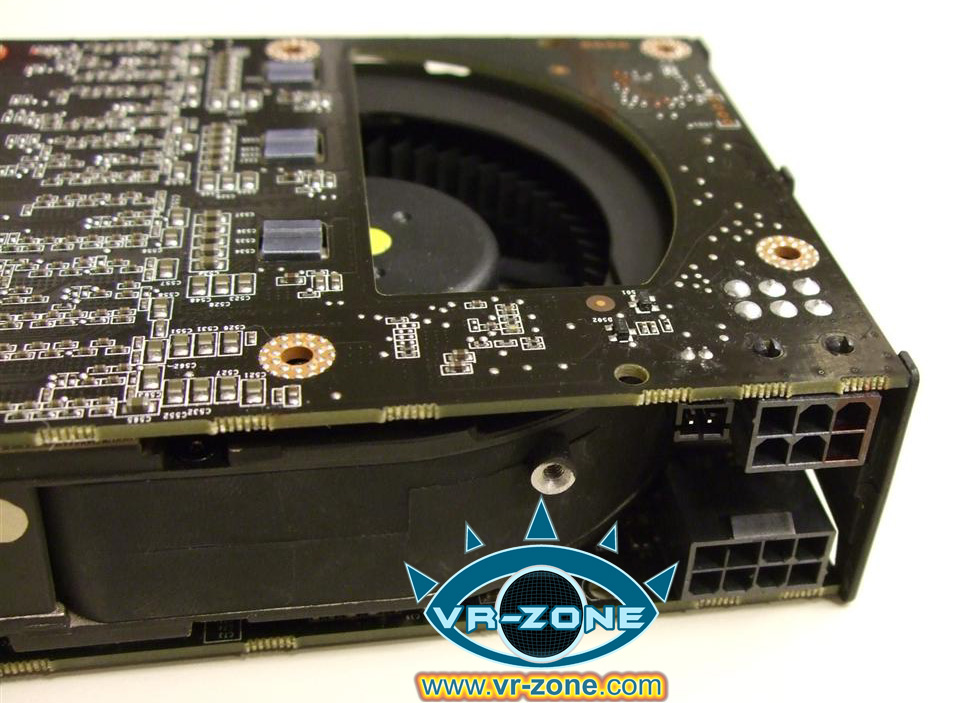 Immagine pubblicata in relazione al seguente contenuto: GeForce GTX 295, sono disponibili nuove foto della dual-gpu | Nome immagine: news9194_2.jpg