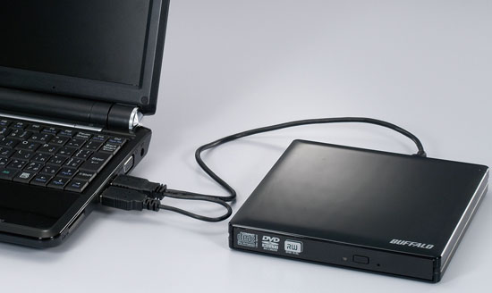 Immagine pubblicata in relazione al seguente contenuto: Buffalo realizza un DVD writer esterno USB da abbinare ai netbook | Nome immagine: news9796_3.jpg