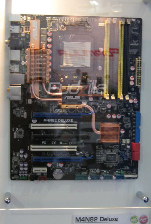 Immagine pubblicata in relazione al seguente contenuto: M4N82 Deluxe, la mobo di Asus basata sul chipset nForce 980a | Nome immagine: news9800_1.jpg