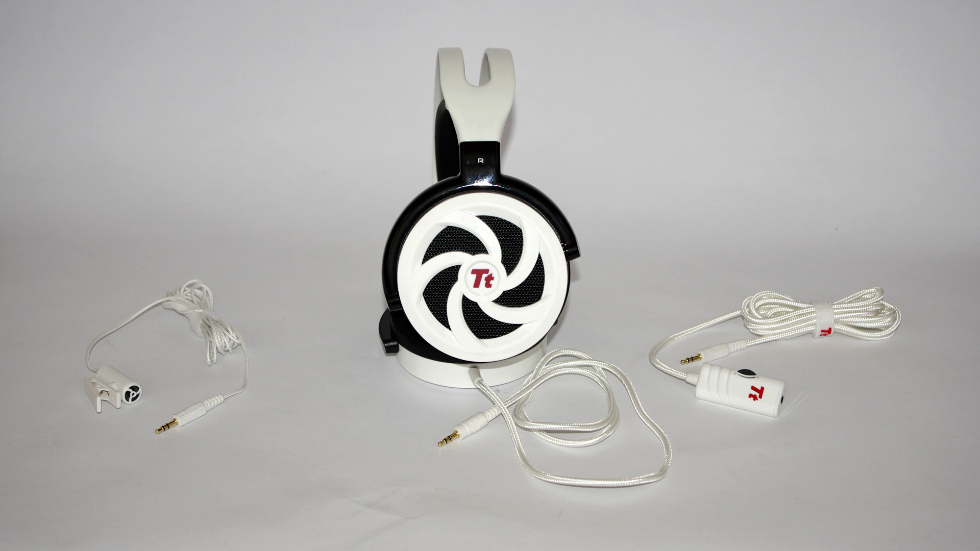 Risorsa grafica - foto, screenshot o immagine in genere - relativa ai contenuti pubblicati da hwsetup.it | Nome immagine: thermaltake_SHOCK_spin_headset_completa.jpg
