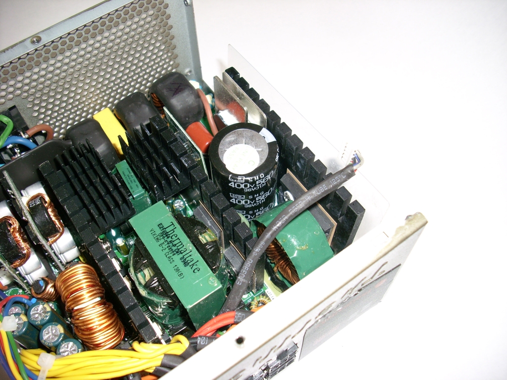 Risorsa grafica - foto, screenshot o immagine in genere - relativa ai contenuti pubblicati da hwsetup.it | Nome immagine: thermaltake_toughpower_xt_775w_15.jpg