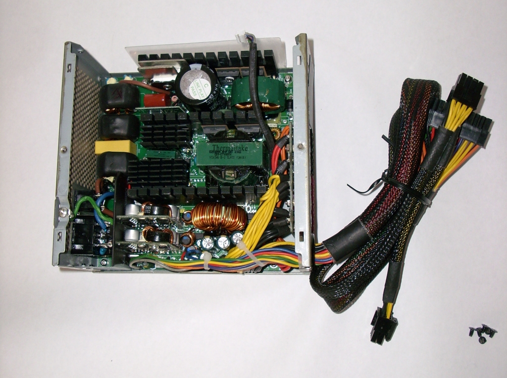 Risorsa grafica - foto, screenshot o immagine in genere - relativa ai contenuti pubblicati da hwsetup.it | Nome immagine: thermaltake_toughpower_xt_775w_17.jpg