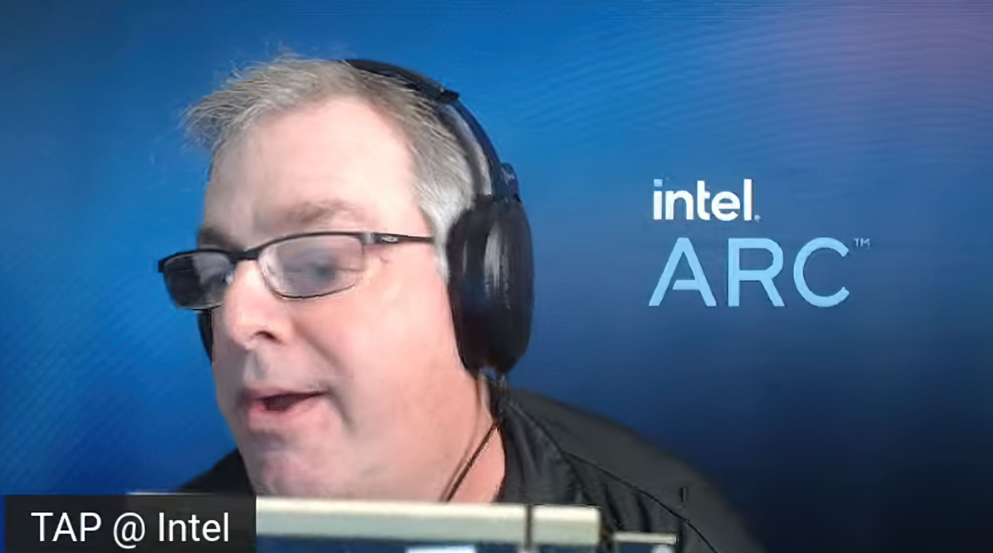 Immagine pubblicata in relazione al seguente contenuto: Intel mostra alcuni particolari del prototipo di una video card Arc Alchemist | Nome immagine: news33164_Tom-Petersen_1.jpg