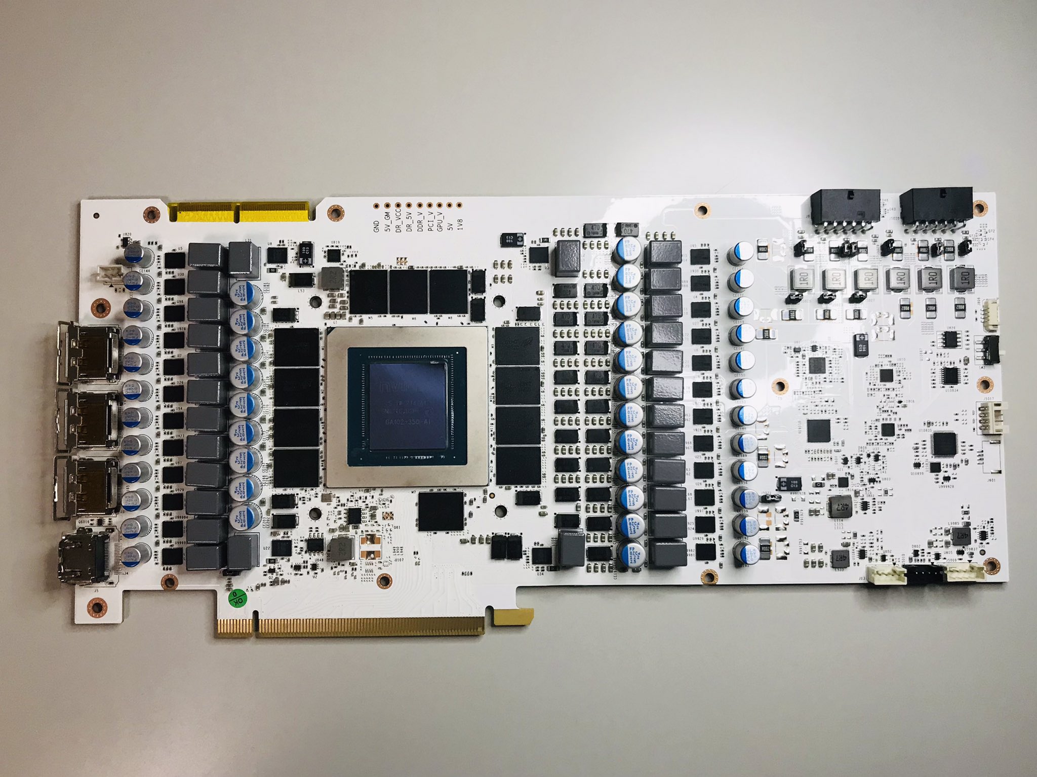 Immagine pubblicata in relazione al seguente contenuto: Extreme Overclock: le prime foto della GeForce RTX 3090Ti HOF OC LAB Edition | Nome immagine: news33173_GALAX-GeForce-RTX-3090Ti-HOF-OC-LAB-Edition_1.jpg