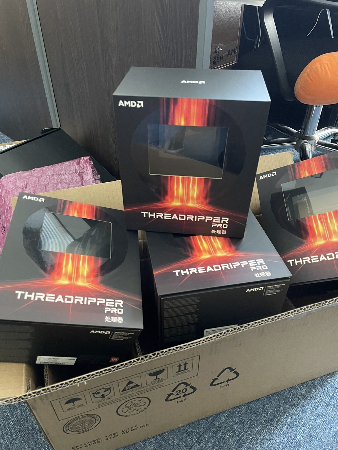 Immagine pubblicata in relazione al seguente contenuto: Le CPU AMD Ryzen Threadripper PRO 5000WX nel mercato DIY cinese: i prezzi | Nome immagine: news33422_Ryzen-Threadripper-PRO-5000WX_3.jpg