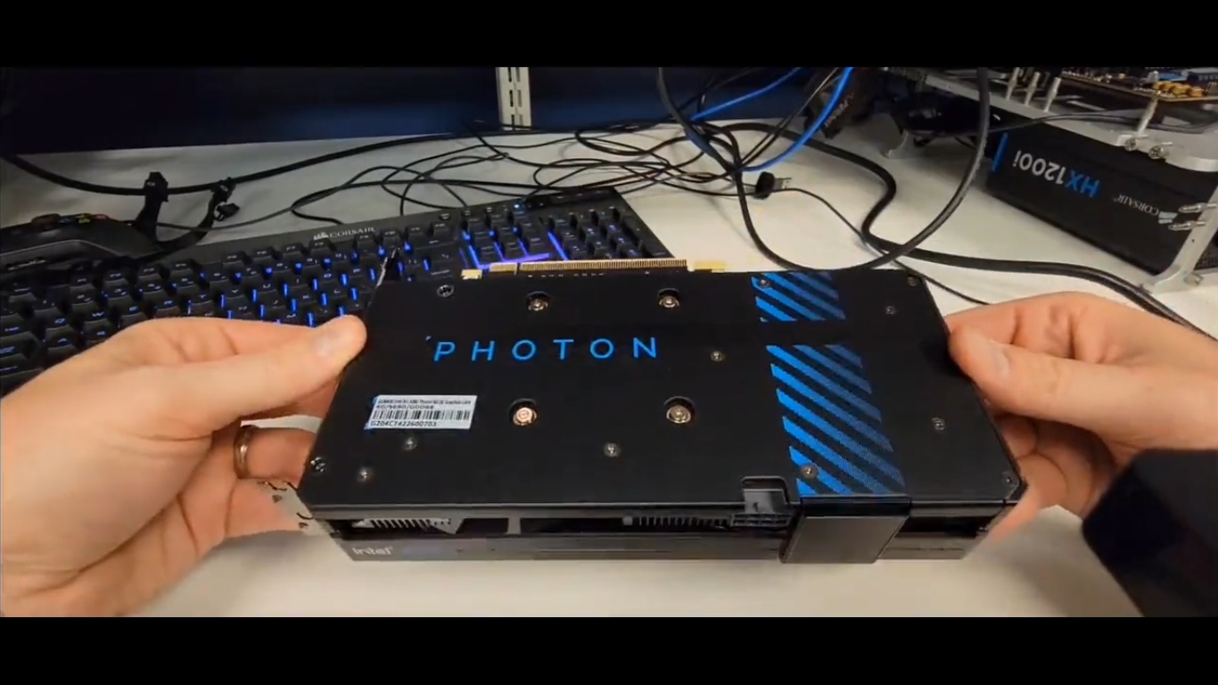 Immagine pubblicata in relazione al seguente contenuto: Intel mostra su Twitter la video card Gunnir Arc A380 Photon 6G OC | Nome immagine: news33444_Gunnir-Intel-Arc-A380-Photon-6G-OC_3.jpg