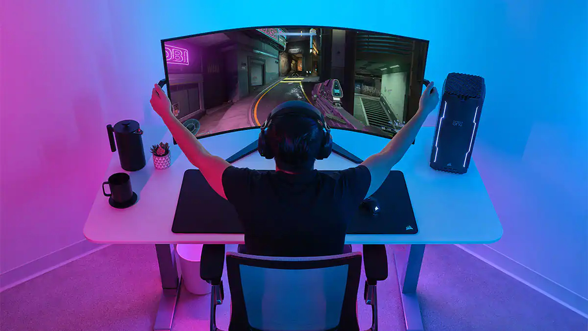 Immagine pubblicata in relazione al seguente contenuto: Il gaming monitor CORSAIR XENEON FLEX 45WQHD240 disponibile per il pre-order | Nome immagine: news33987_CORSAIR_XENEON-FLEX-45WQHD240-OLED_Monitor_2.jpg